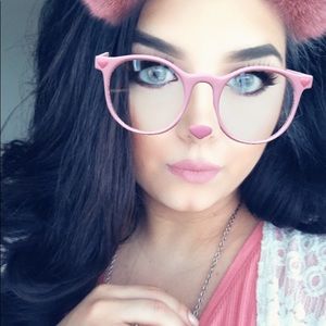 Meet your Posher, Misty